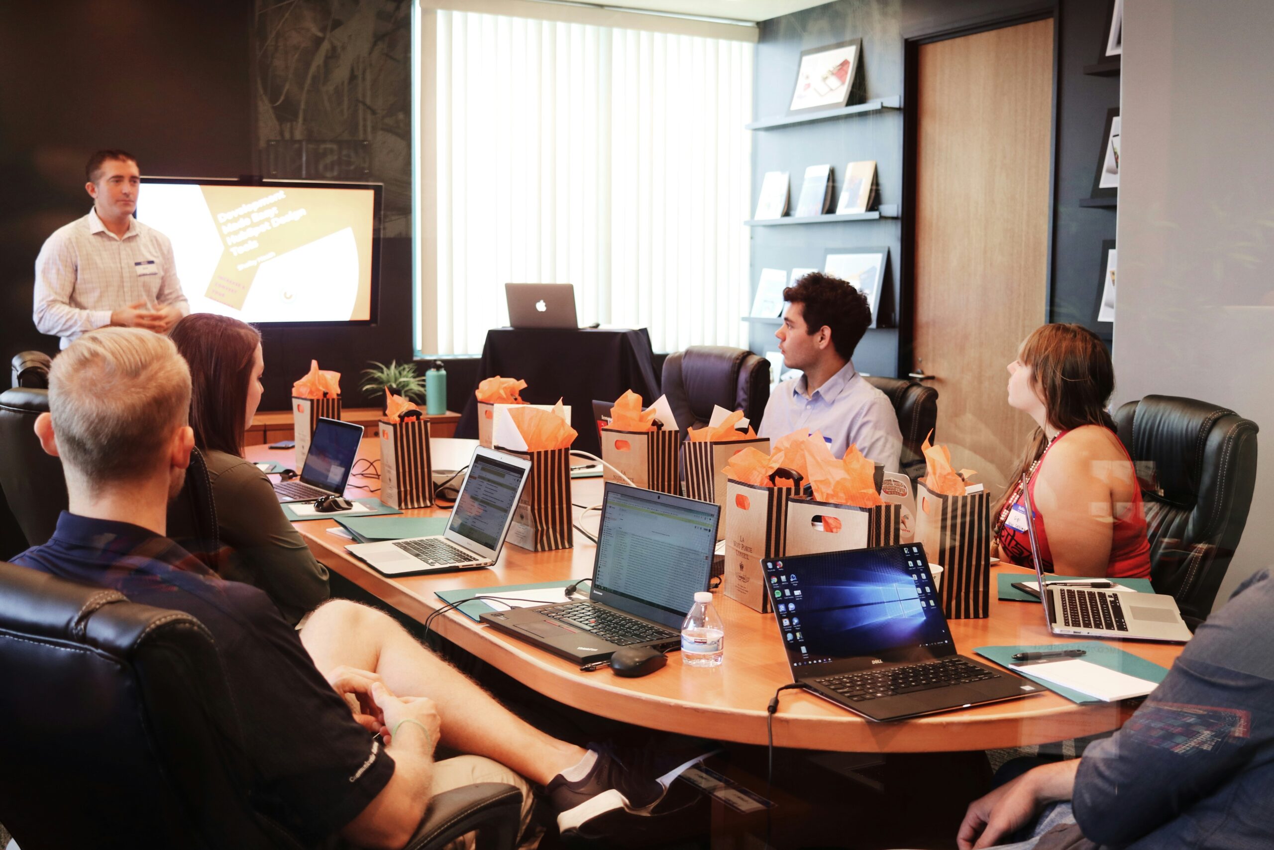 How the Right Commerce Platform Streamlines Business Operations